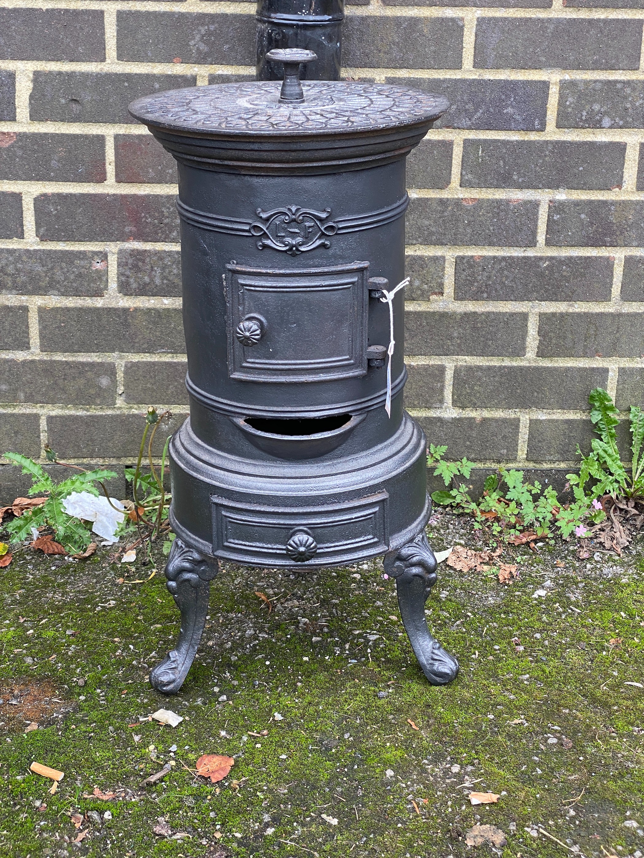 A William IV cast iron stove with flue